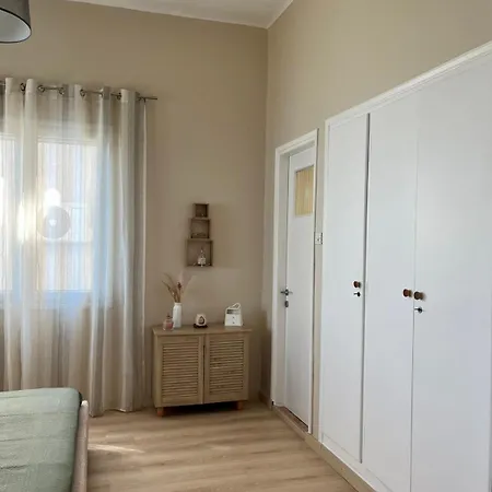 Evita Studios Apartment Xiropigado